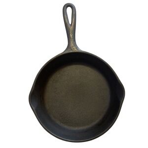 Vintage Unmarked Wagner #5 minor pitting mold shift on outside Recently Seasoned